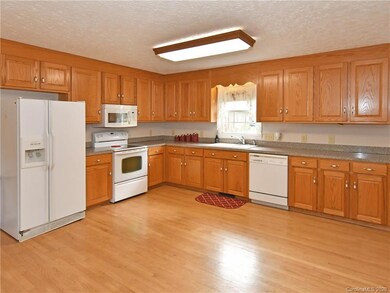 114 Polly Dr, Statesville, NC 28625 - photo 5