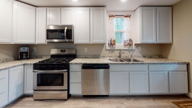 54-Lake-St-Auburn-Maine-04210-Kitchen(1)