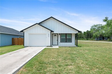 800 W Huntington St, Beeville, TX 78102 - photo 2