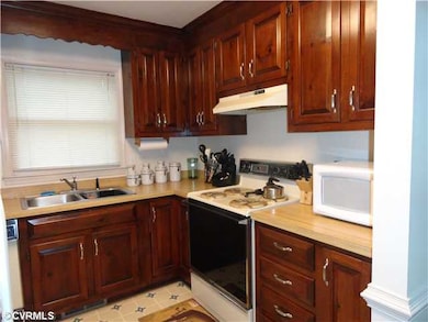 Kitchen - Lots of Cabinets