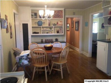 Kitchen to breakfast room
