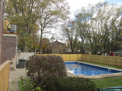 2233 Corona Rd, Waukegan, IL 60087 - photo 4