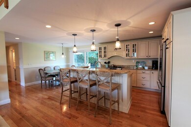 Eat-In Kitchen