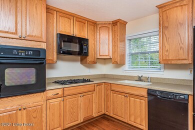 8800 Lantana Dr, Louisville, KY 40229 - photo 4