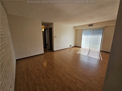 4009 Kanawha Turnpike unit 5-C, Charleston, WV 25309 - photo 7