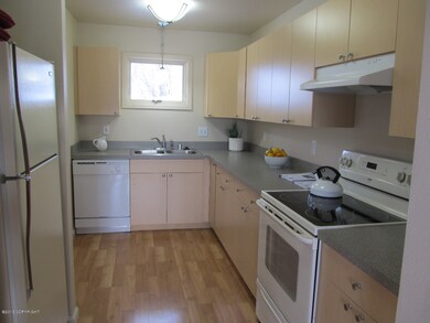 Kitchen w/new cabinets, countertops