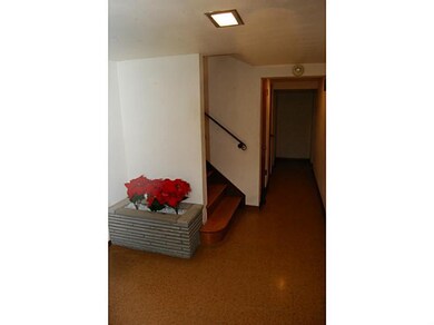 Entry/Foyer.