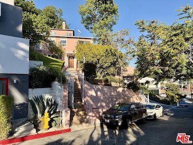 3901 De Longpre Ave, Los Angeles, CA 90027 - photo 2