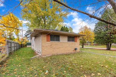 02-3118 Risedale Ave-WindowStill-Re