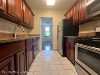 (4) KITCHEN