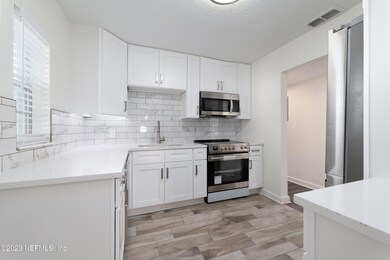 6423 Solandra Dr, Jacksonville, FL 32210 - photo 3