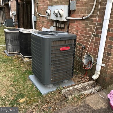 1026 Brixton Ct, Sterling, VA 20164 - photo 3