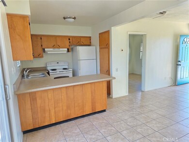 73636 Cactus Dr unit A, Twentynine Palms, CA 92277 - photo 3