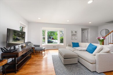 153 N Avon Rd, Elmhurst, IL 60126 - photo 3