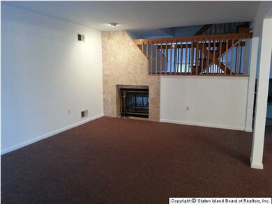 32 Greenway Dr, Staten Island, NY 10301 - photo 4