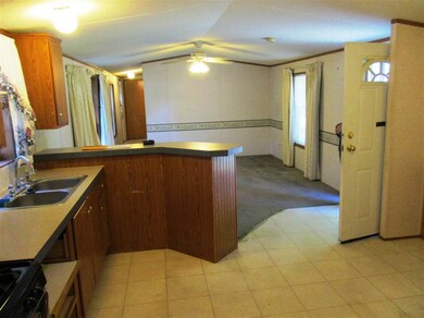 25 Avery Cir unit 25, Winchester, NH 03470 - photo 2