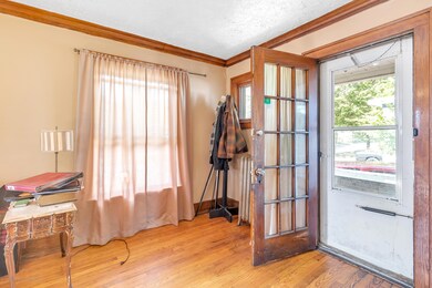 06-1349-Eureka-ST-WindowStill-Real-
