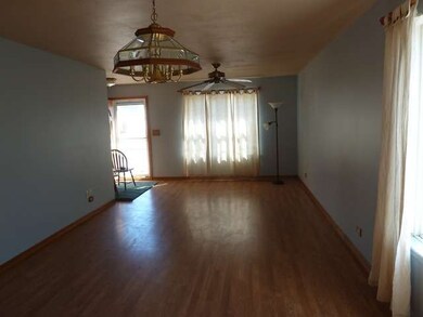 unlisted-address, Carpentersville, IL 60110 - photo 5