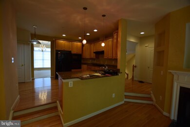 47788 Scotsborough Square unit 26, Sterling, VA 20165 - photo 3