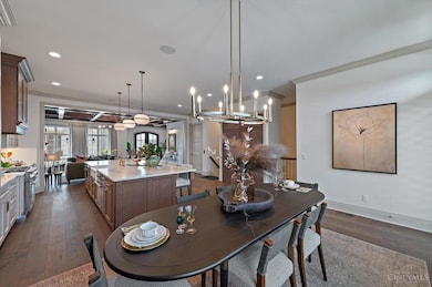 2934 Three Oaks Ln, Cincinnati, OH 45209 - photo 4