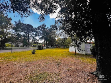 654 W Walnut Ave, Crestview, FL 32536 - photo 3