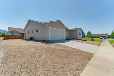 002-722TybaltStreet-PostFalls-ID-83854-S
