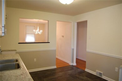 *BRIGHT & CHEERFUL OPEN FLOOR PLAN