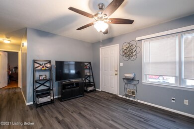 9224 Pagoda Dr, Louisville, KY 40229 - photo 3