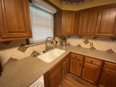 705 S 6th St, Canute, OK 73626 - photo 5