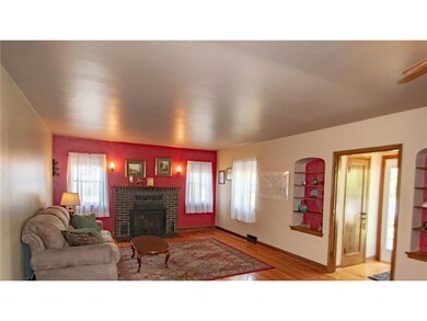 201 S Nelson St, Nelson MN-2Big living room with w