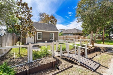 1327 Idylwild St, Houston, TX 77009 - photo 7