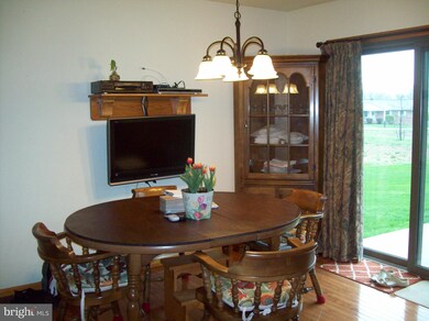 2911 Roosevelt Dr, Chambersburg, PA 17201 - photo 5