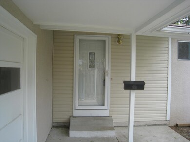 1044 Ross Rd, Columbus, OH 43227 - photo 2