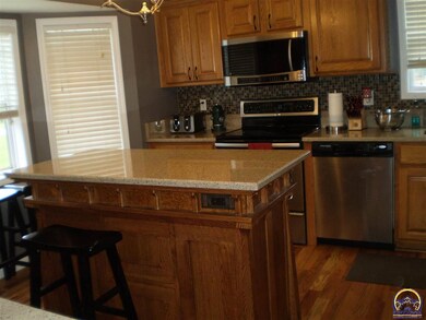 3608 SW Palmer Ct, Topeka, KS 66610 - photo 6