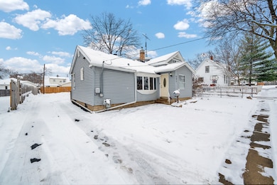 541 Charles St, Aurora, IL 60506 - photo 5