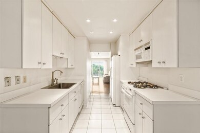 100 Panorama Dr unit 100, Edgewater, NJ 07020 - photo 7