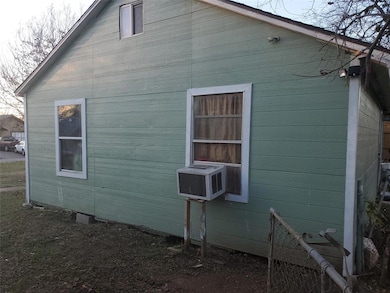 1415 N Cleveland Ave, Sherman, TX 75090 - photo 2