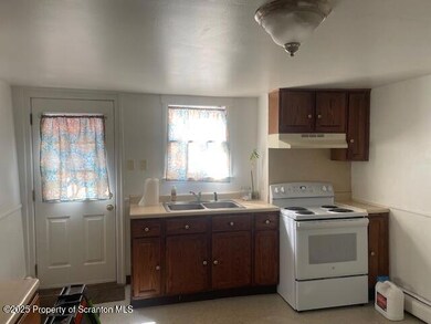 517 Chestnut St, Dunmore, PA 18512 - photo 6