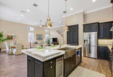 Completely Open/Custom Living/Dining