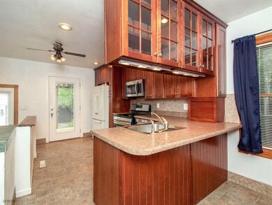1408 Douglas Ave, Des Moines, IA 50313 - photo 4