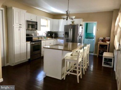 1237 W Arch St, Coal Township, PA 17866 - photo 6