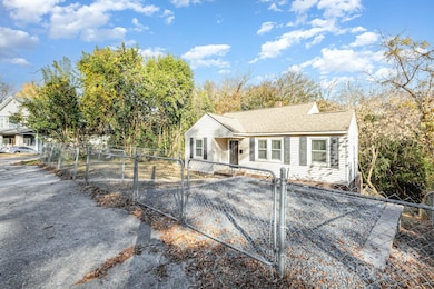 2446 Columbus Cir, Charlotte, NC 28208 - photo 2