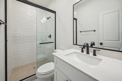 Each bedroom features its own ensuite bathroom, el
