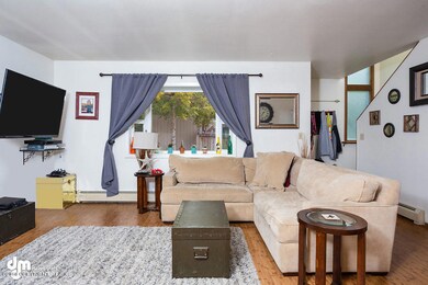 4030 Living Room & Entrance