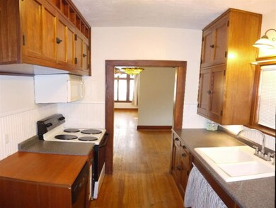1026 W 17th St, Davenport, IA 52804 - photo 3