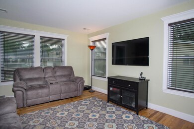 _RMJ9247.jpg living room