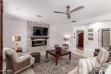 4611 W POWELL Drive