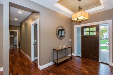 Front entry w/tray ceiling leads to covered front 