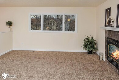 9000 Shaun Landing Circle-large-004-Livi