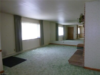 Large picture window brings in lots of light in li